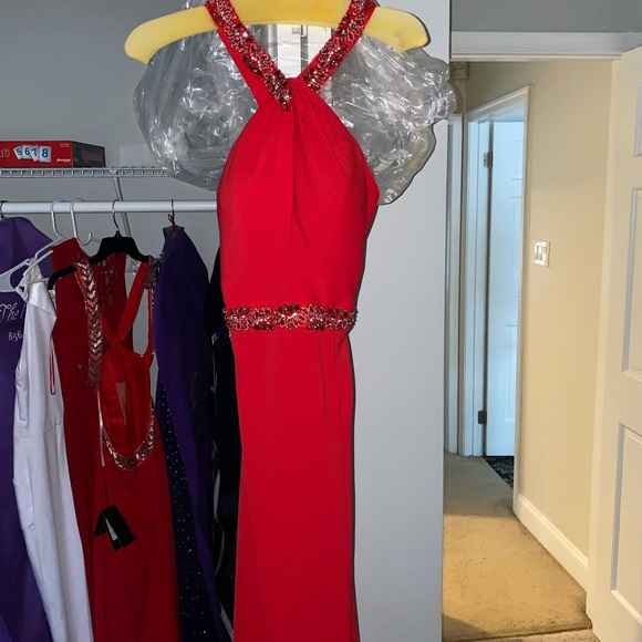 Size 4 Red Prom dress - Picture 1 of 3